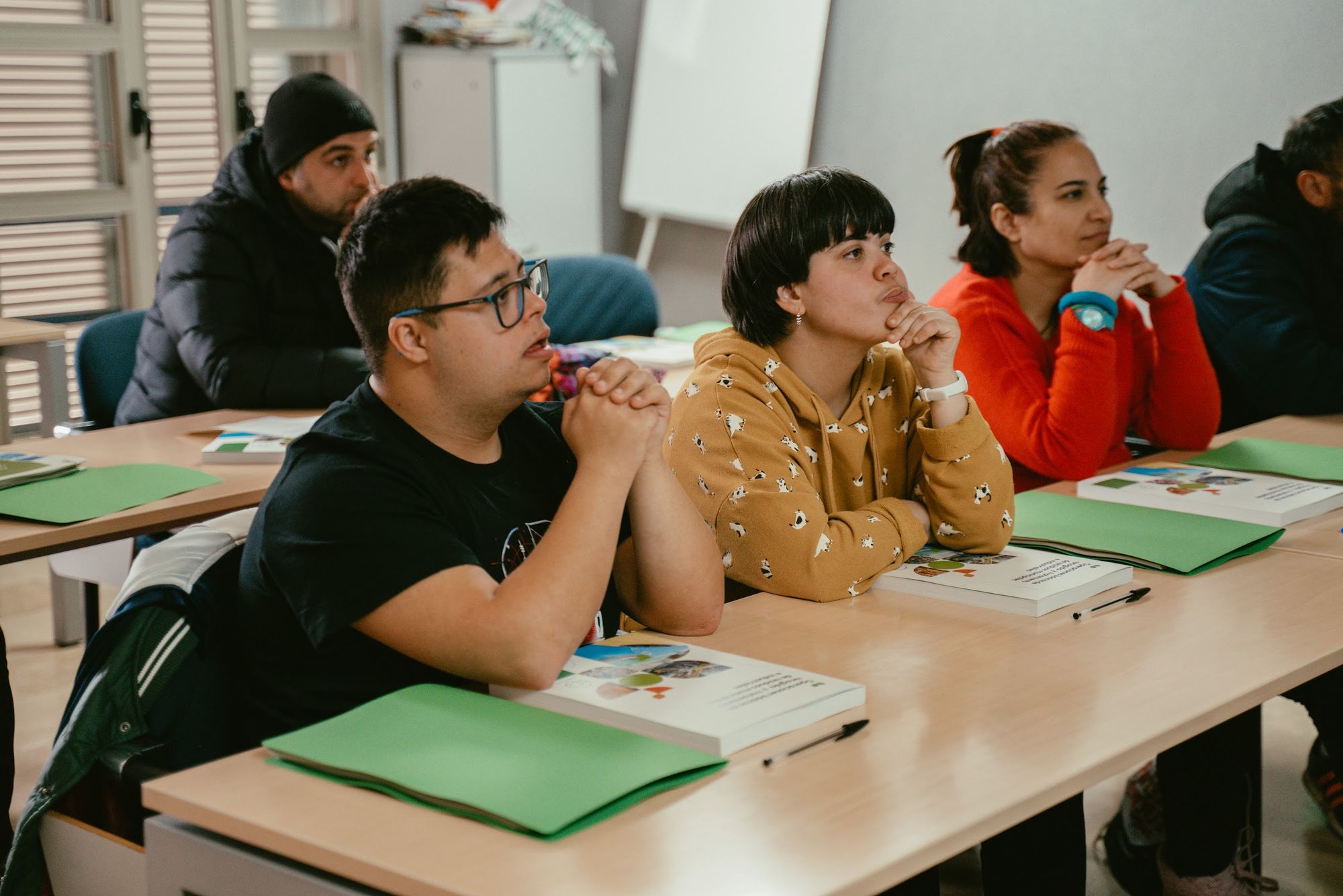 Alumnos de Renueva en una clase de teoría en Noblejas